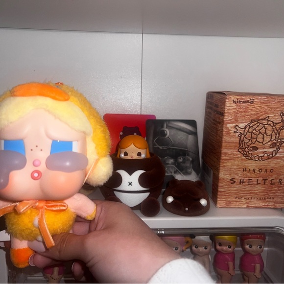 Popmart crybaby labubu